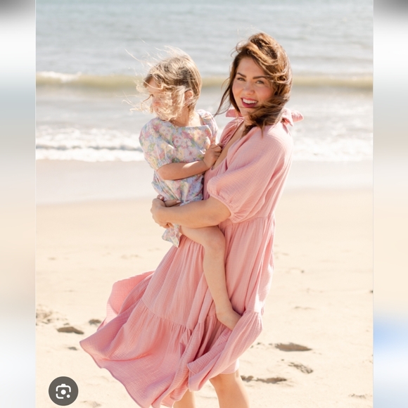 Jillian Harris Dresses & Skirts - Jillian Harris bow Back  girly dress